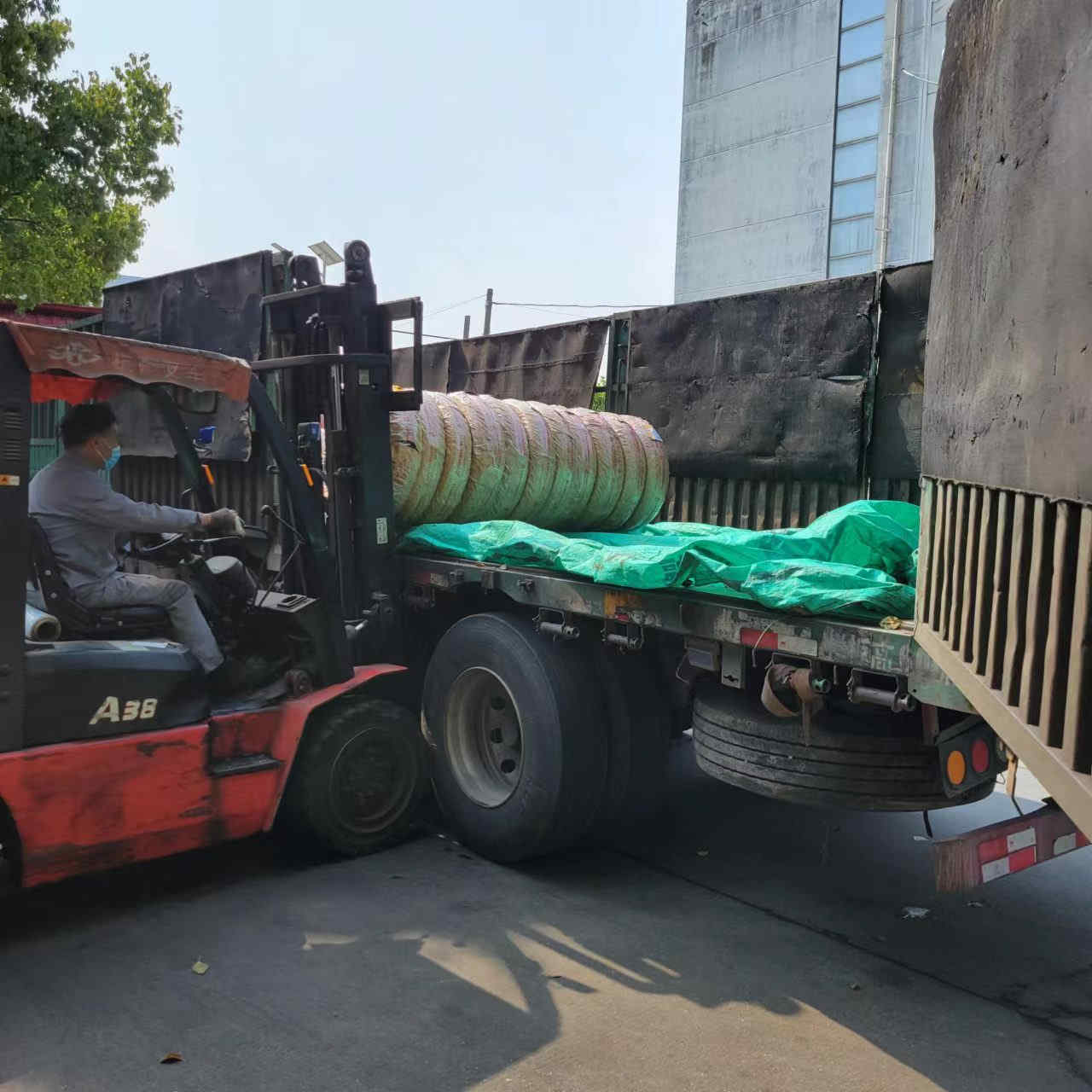 Klient valmistab ja transpordib kaubad